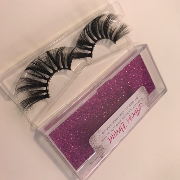 Quality lashes and lipgloss - Picture 8 of 8